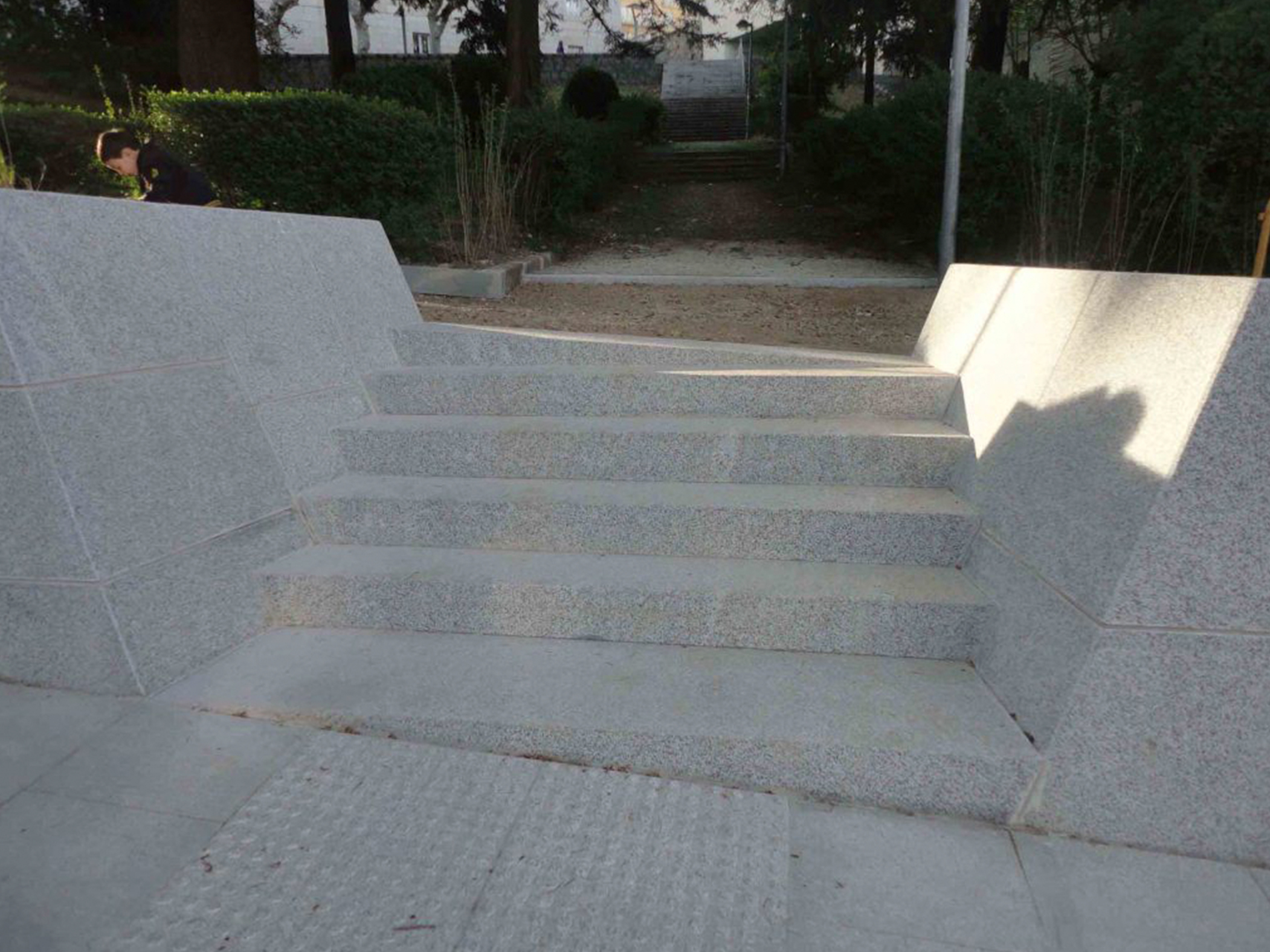 Mobiliario urbano en piedra 4